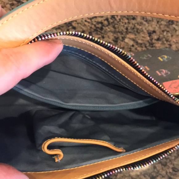 Dooney and Bourke logo handbag - Picture 2 of 3